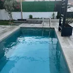 Havuzlu Ve Jakuzili Full Eşyalı Lüks Villa