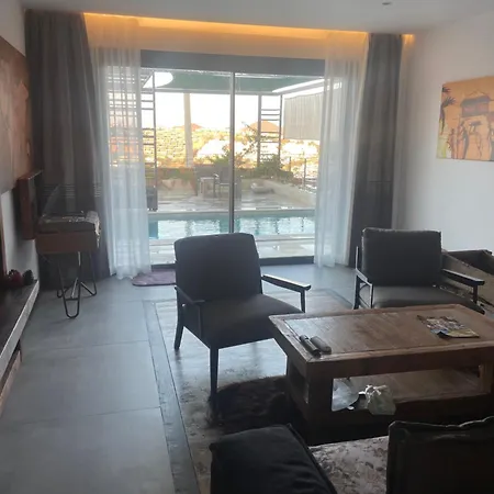 Havuzlu Ve Jakuzili Full Esyali Lueks Bodrum