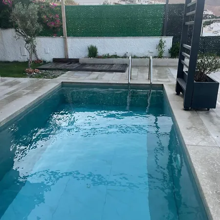 Havuzlu Ve Jakuzili Full Esyali Lueks Villa