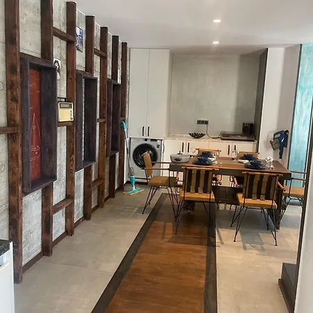 Havuzlu Ve Jakuzili Full Esyali Lueks Bodrum