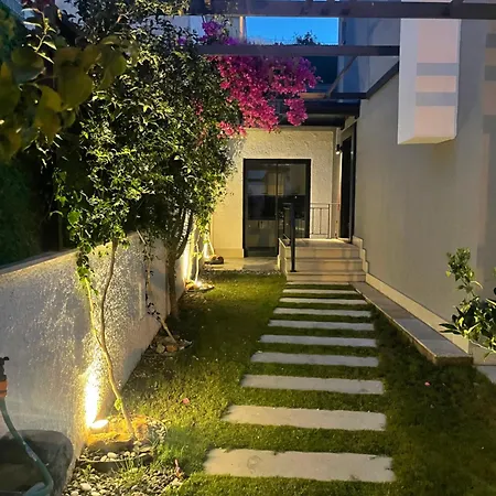 Havuzlu Full Esyali Lueks